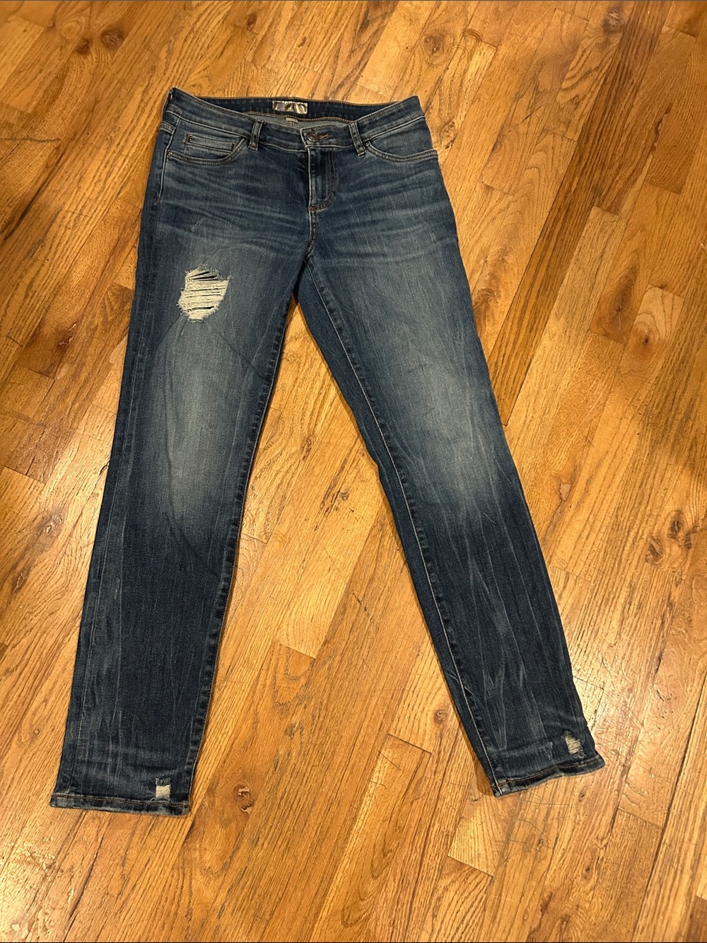 Kut from the Kloth Dark Blue Skinny Jeans with Distressed Knee